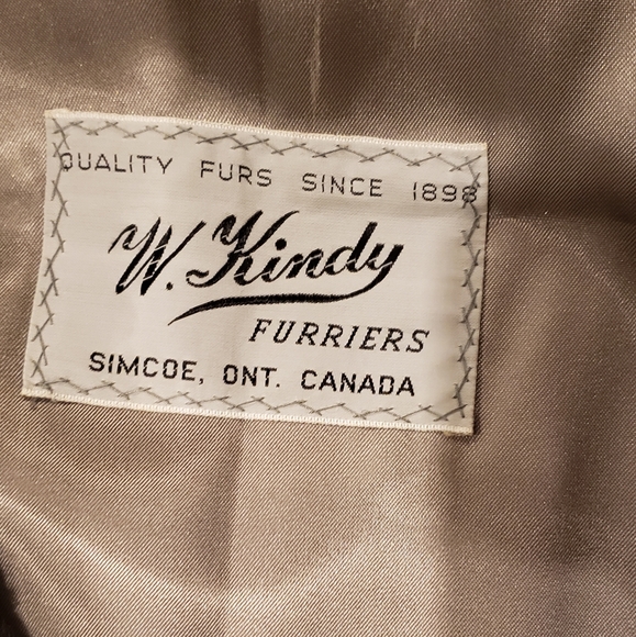 Beautiful Canadian made Top of the line Persian Lamb - Picture 5 of 6